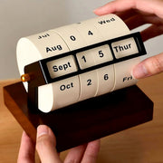 Vintage Charm on Your Desk – Rotating Wooden Perpetual Calendar Wheel